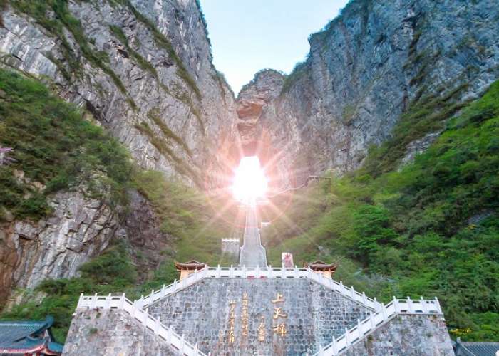 Tour Trương Gia Giới - Thiên Môn Sơn - Phượng Hoàng Cổ Trấn 6 Ngày 5 Đêm Bằng Đường Bộ