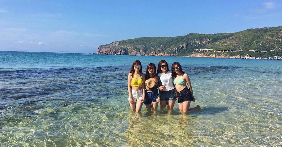 Nước biển trong xanh tại Quy Nhơn